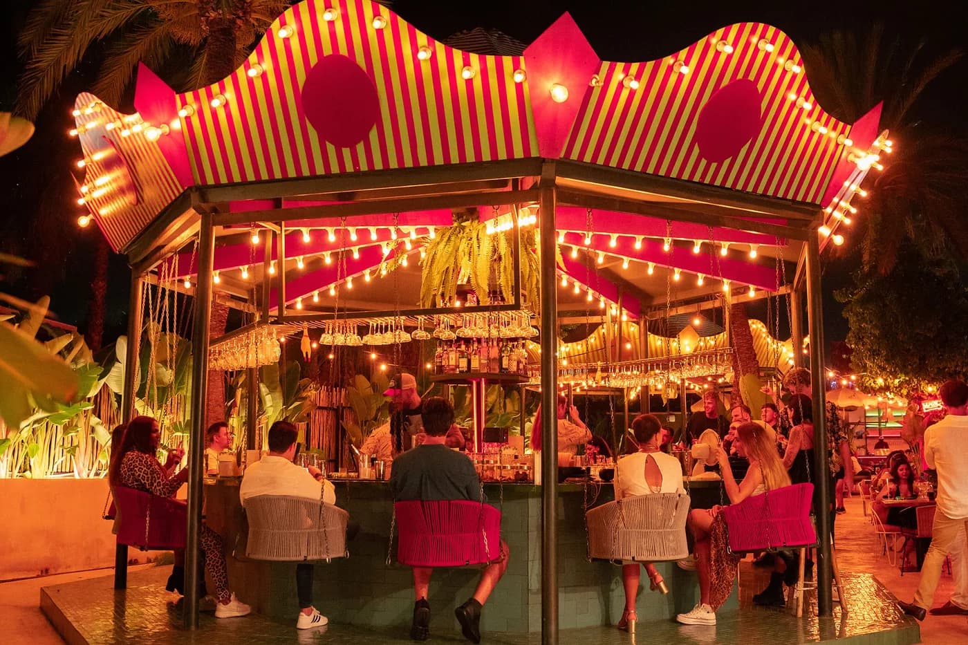 Carousel Dinner Show